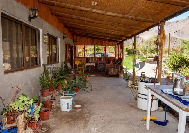 Parcela con casa, piscina y dos cabañas. Potencial turístico. Varillar