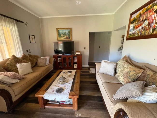 En venta Casa individual aislada, de un solo piso, con ampliación regularizable