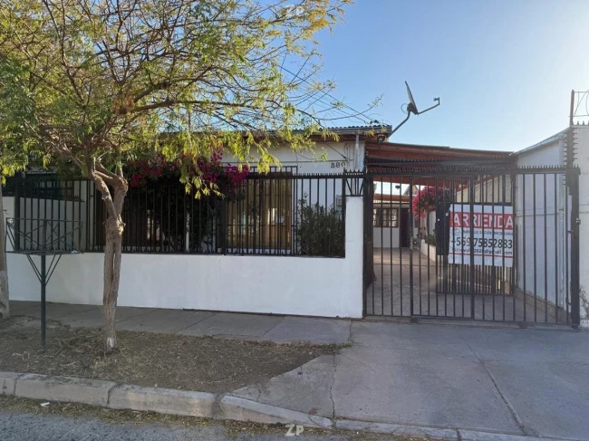 Se vende  hermosa y acogedora   casa en excelente estado de conservación