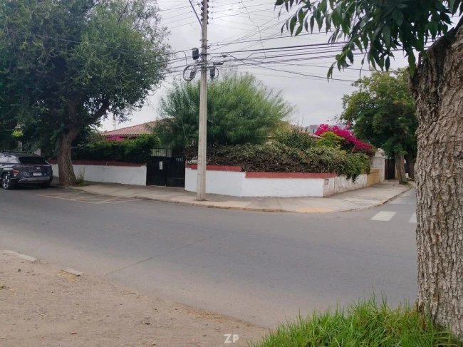 En venta Hermosa propiedad central de tres dormitorios dos baños