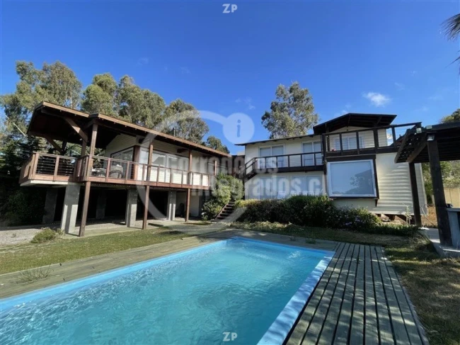 En venta Increíble casa de de 415 mts construidos en terreno de 941 mts
