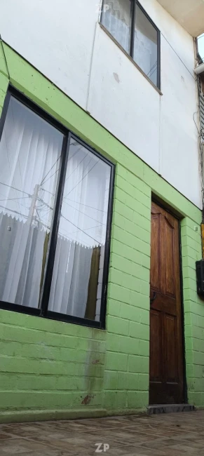 En venta Casa de dos pisos, pareo simple