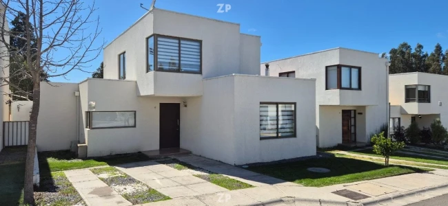 En venta Exclusiva Casa en Condominio Bosque Real III – Curauma, Valparaíso  