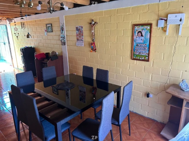 En venta Casa esquina de pasaje 4 Habitaciones