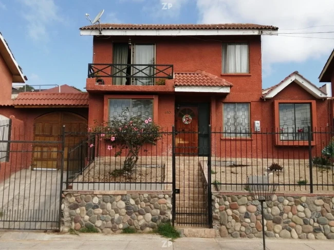 En vneta casa habitación en sector residencial Peñuelas
