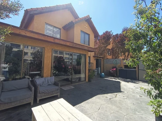 Se vende casa en excelentes condiciones, condominio sector residencial