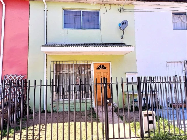 En venta hermosa casa de dos pisos, construida en un sitio de 112 m2