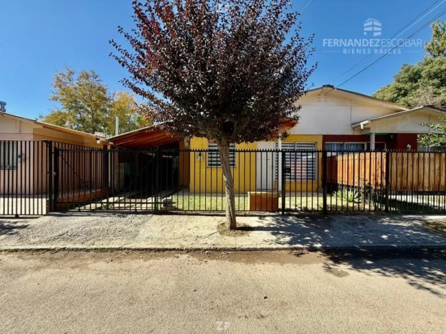 En venta Casa de tres dormitorios y dos baños