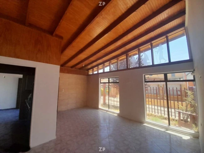 SE VENDE CASA DE DOS PISOS REMODELADA EN QUILPUÉ, SECTOR LOS PINOS