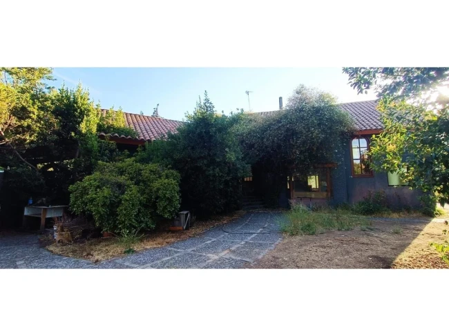 Se vende espaciosa casa en La Reina