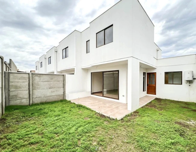 En venta casa en el Condominio Santa Rosa