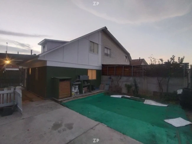 En Venta Casa Dos Pisos Semi Pareada en sector Belloto