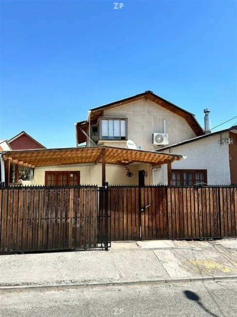 En venta casa amplia en calle Los Morenos