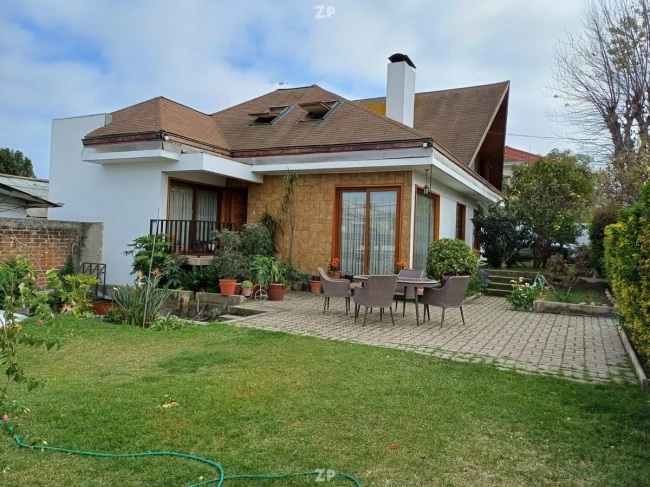 SE VENDE Casa esquina Cerro Castillo