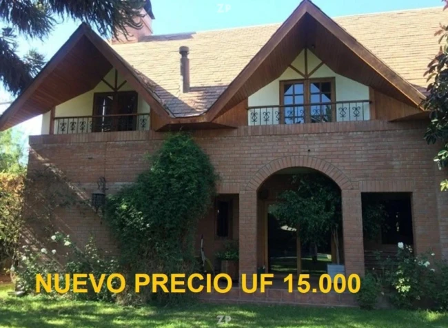 En venta magnífica casa de estilo inglés ubicada en un prestigioso barrio