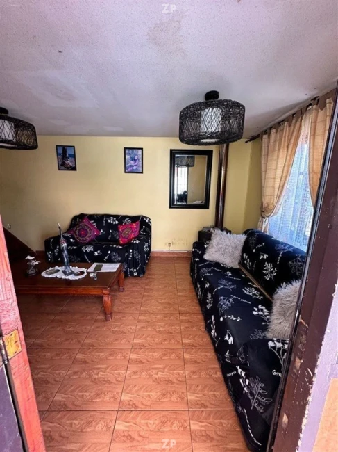 En venta casa amplia en calle Los Morenos