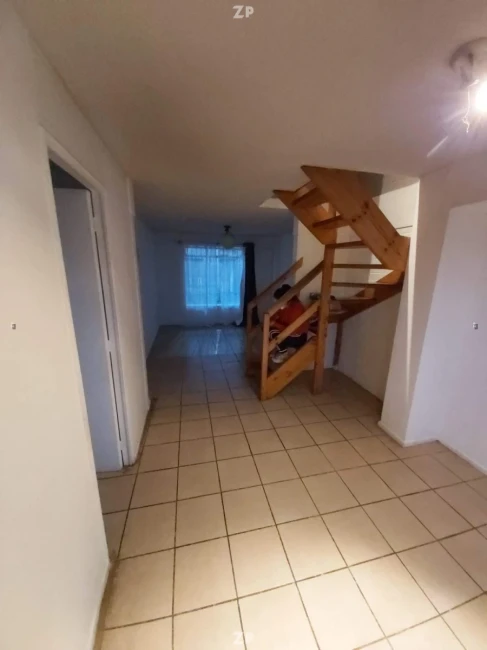 En venta Casa sólida, 2 pisos, pareo simple