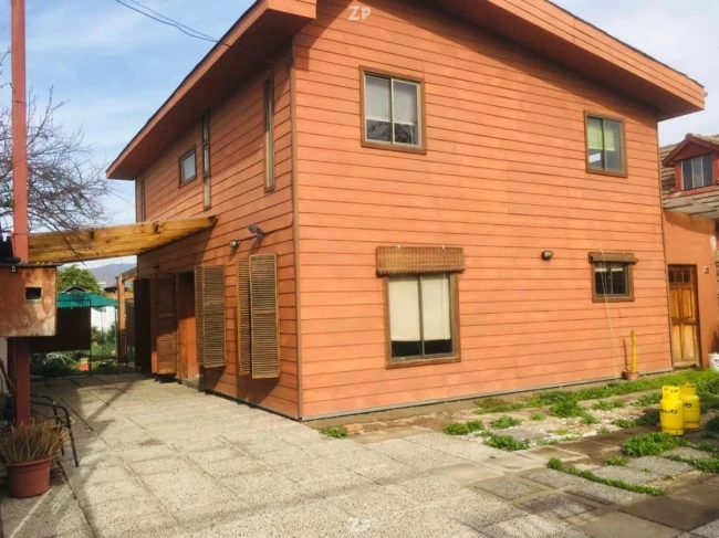 En venta amplia casa con muy buen terreno