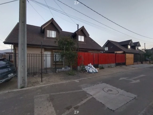 Venta de Casa esquina de Dos Pisos Semi Pareada