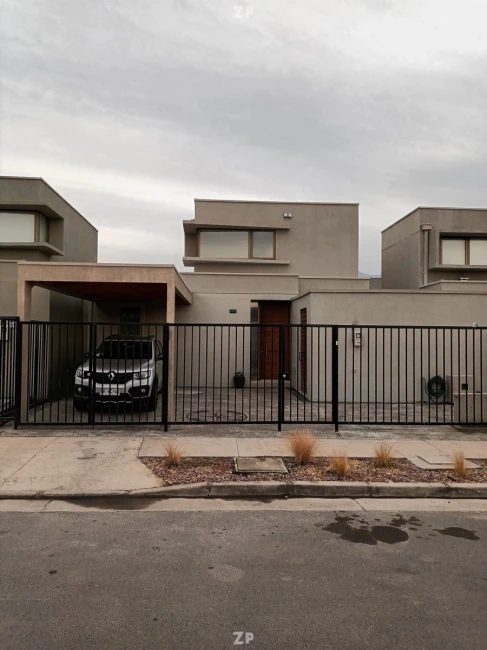 En venta casa 2 pisos