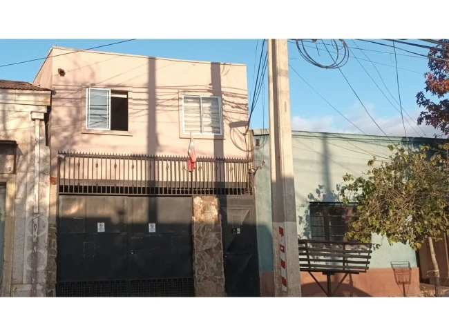 En venta casa de dos pisos, de 219 m2