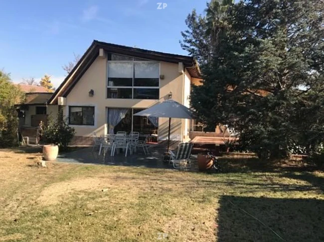 En venta Casa aislada con amplio terreno plano