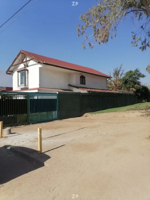 En venta Amplia Casa de 2 Pisos ubicada en un barrio consolidado