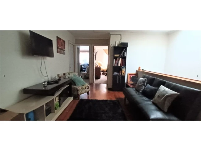 En venta casa de dos pisos, de 219 m2