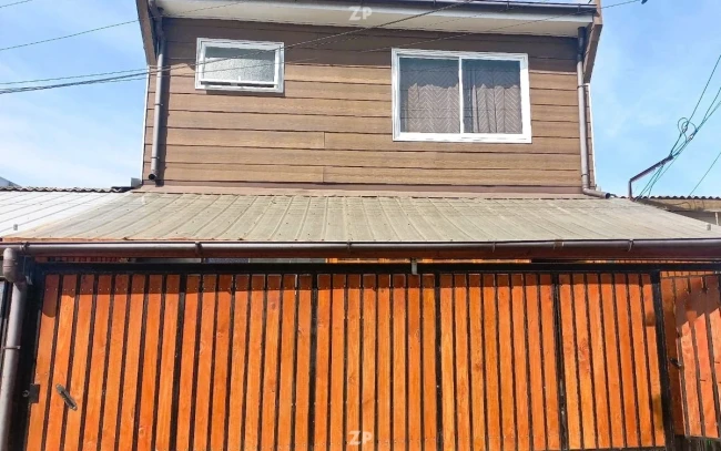 En venta Casa de dos pisos, construcción solida primer piso