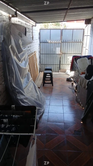 En venta Casa solida de living-comedor