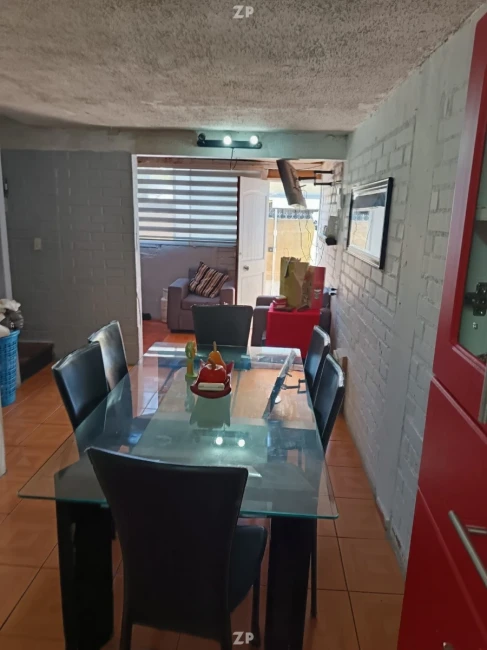 Se vende una hermosa casa esquina con dos departamentos construidos separados