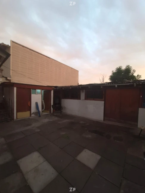 Casa en venta, en una de las avenidas principales de la Comuna