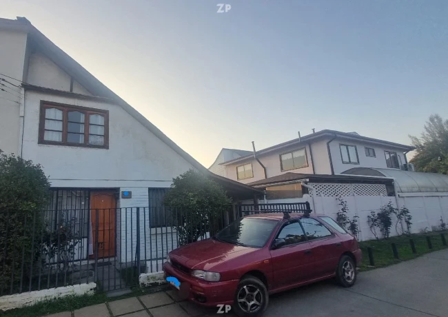 Vende casa en Villa La Capilla