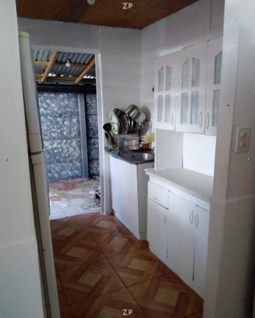 Se vende casa de dos pisos en excelente estado en sector residencial