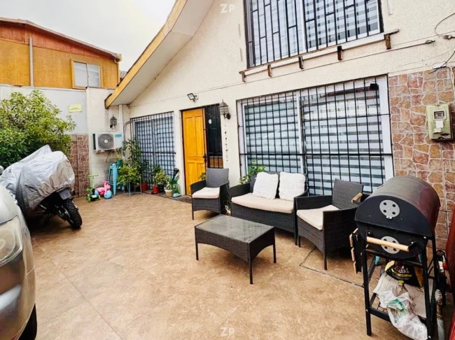 En venta casa se encuentra en Pje. cerrado