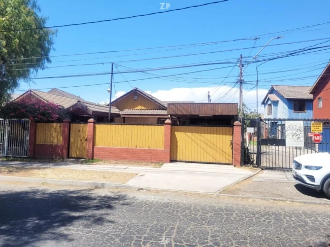 En venta excelente casa esquina en Av. 4 Poniente