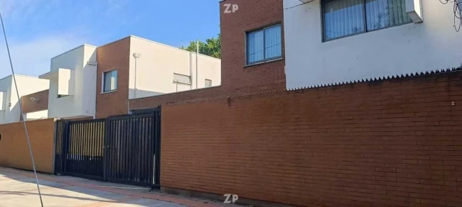 En venta Casa 2 pisos, un estacionamiento, en Condominio.