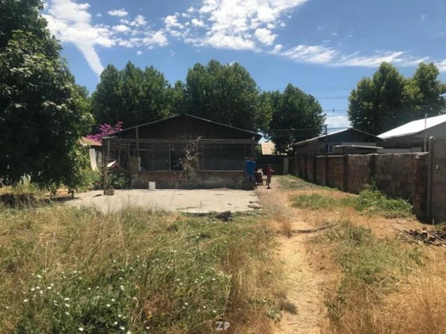 Se Vende Amplia Parcela con casa construída en Molina