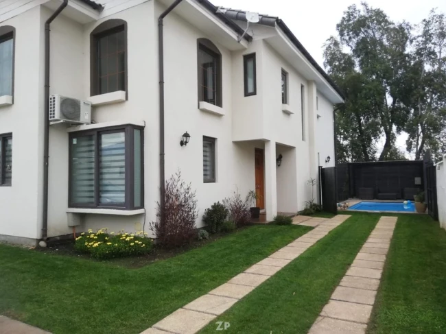 Se Vende amplia casa individual en Condomino cerrado;