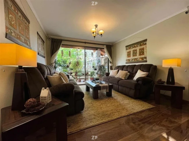 En venta casa se sitúa en Adobes de Nogales