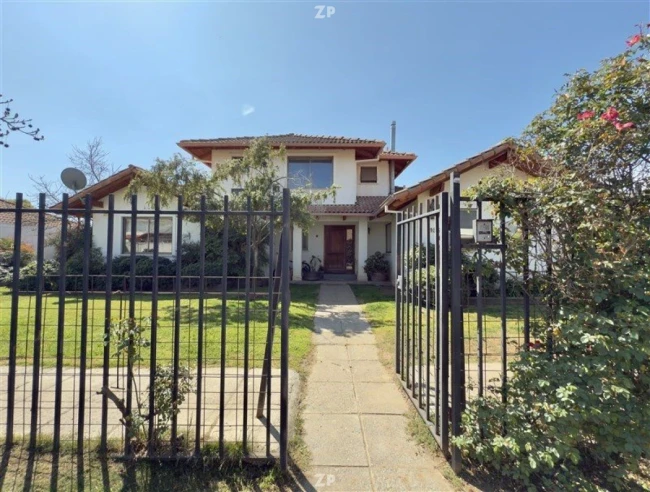 En venta Excelente casa de dos pisos ubicada en Machalí