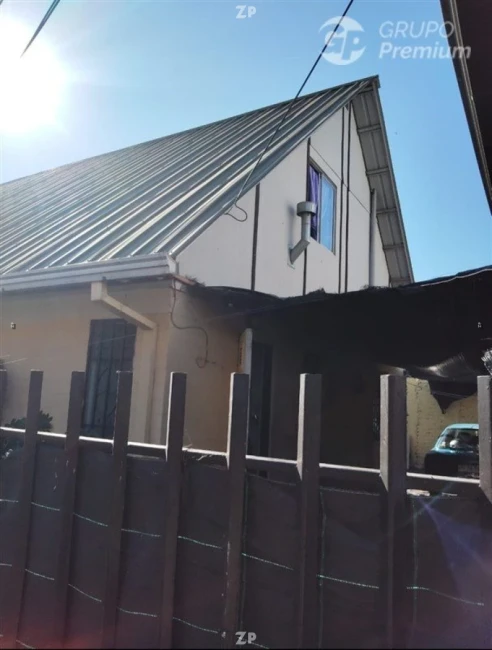 En venta encantadora casa en Valles de Santa Fe