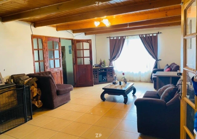 En venta Parcela con casa solida y piscina a minutos de Linares