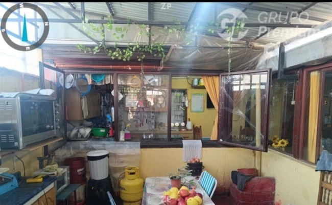 Se vende casa de 3 dormitorios ubicada en la comuna de Curicó