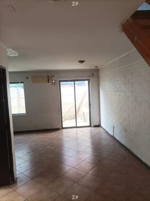 En venta Casa Pareada con 2º Piso