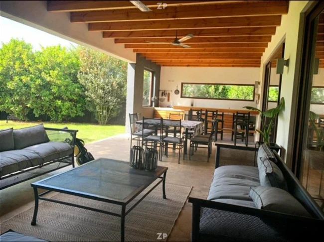 En venta Linda casa en inmejorable ubicación y en Condominio
