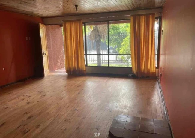 SE VENDE excelente y amplia casa en la comuna de Linares