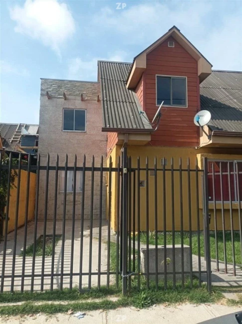 En venta Casa Pareada con 2º Piso