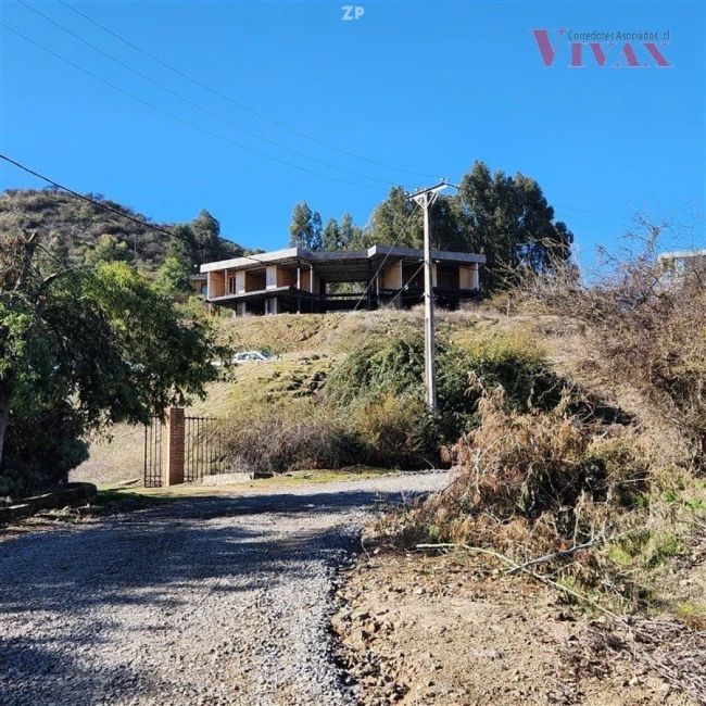 En venta Casa moderna de dos pisos, con un diseño único de 377 m