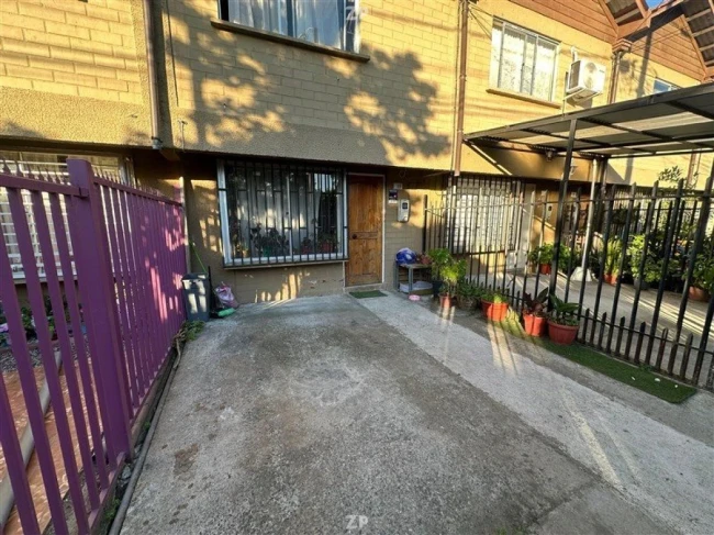 En Venta de acogedora casa de dos pisos en Villa Porta